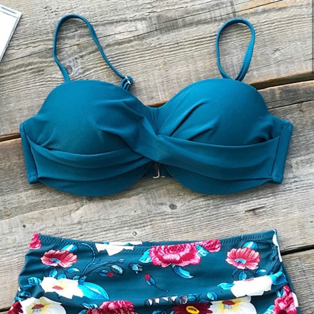 Brand New! Uplifting blue bikini top